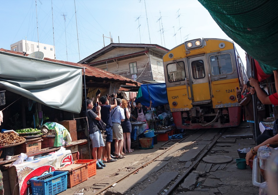 Maeklong Railway market