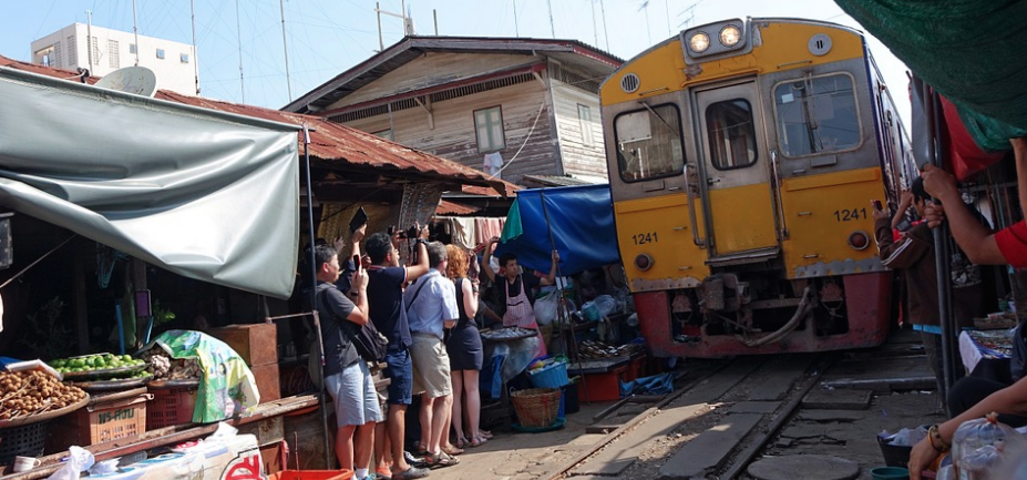 Jernbanemarkedet i Maeklong